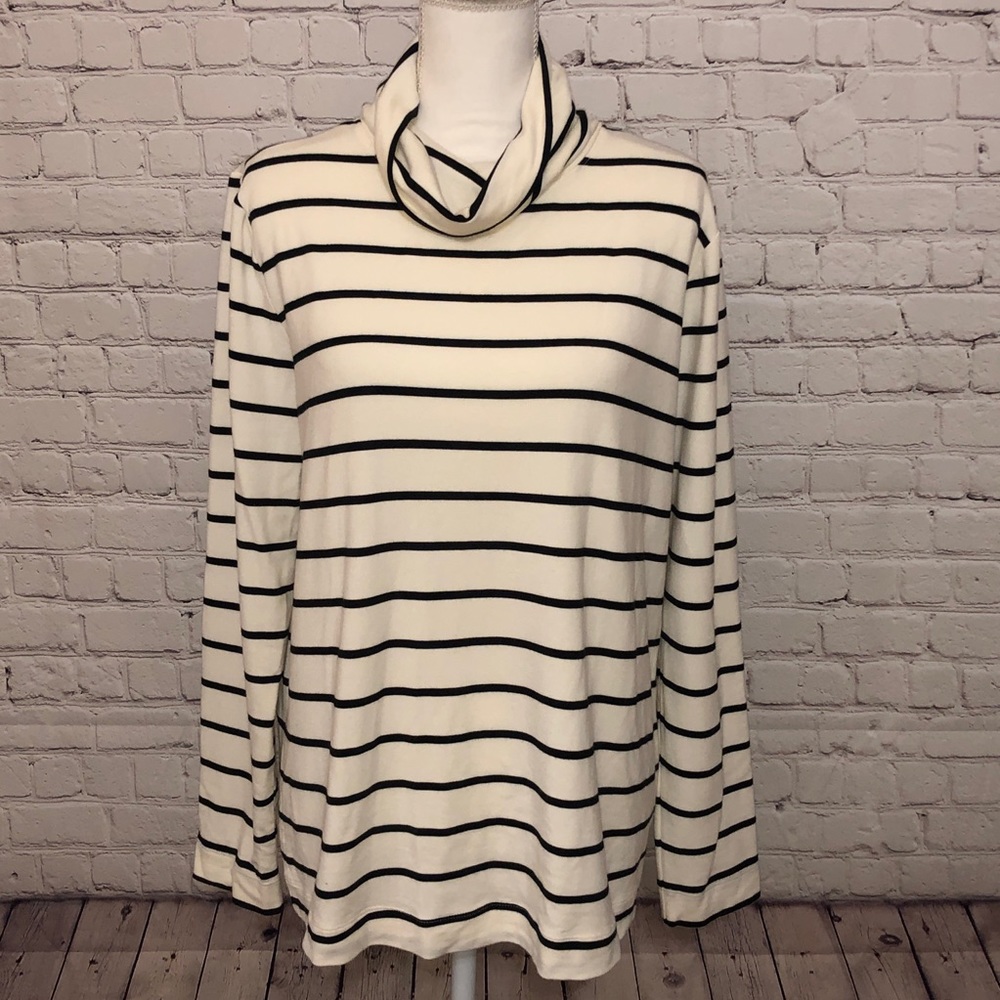 A New Day Turtleneck, Black/Cream top, sz LG